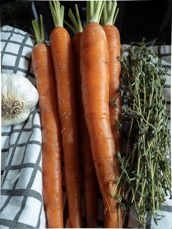 Ingredients - carrots, thyme and garlic