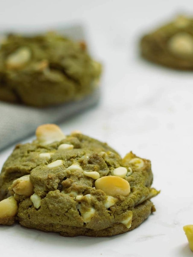 cropped-Matcha-cookies-with-white-chocolate-chips-and-macadamia-nuts-4.jpg